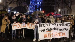 Многохилядна демонстрация във Валенсия в събота поиска оставката на регионалния