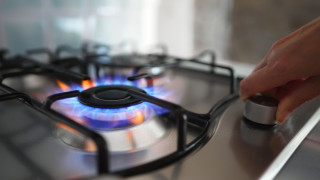 Експлозия на газова бутилка рани петима сръбски туристи в хотел в Аспровалта