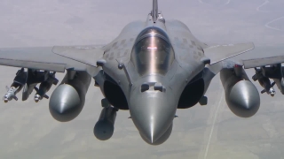 Британски и френски изтребители следят руски самолети