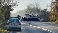Два тира и кола се удариха на пътя Русе-Велико Търново, има ранен