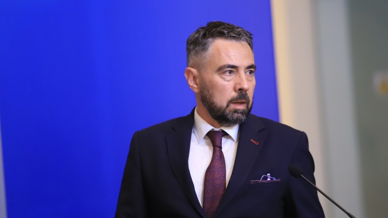 Манолова поиска оставката на енергийния министър