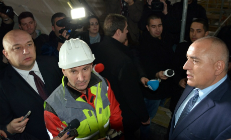 Борисов и Кралев инспектираха ремонта на Двореца на културата и спорта във Варна