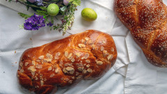 Популярният кулинар Димитър Тончев споделя тайните на вкусния козунак