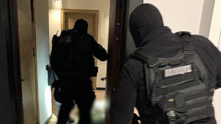 Служители на Главна дирекция Борба с организираната престъпност ГДБОП разкрили