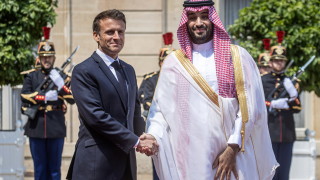 Френският президент Еманюел Макрон и престолонаследникът на Саудитска Арабия Мохамед