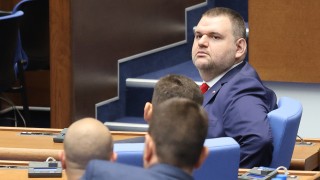 Пеевски внесе доклада по аферата в "Митниците" от 49-то НС в прокуратурата