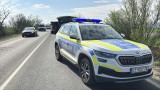 Челен удар между кола и камион затруднява трафика между Пловдив и Карлово