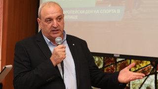 Заместник министърът на младежта и спорта Стоян Андонов откри детския футболен