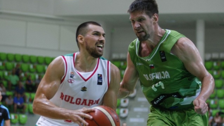 Тежко поражение за баскетболистите ни в Словения