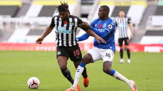 Манчестър Юнайтед обмисля да привлече нападателя на Нюкасъл Ален Сен Максимен