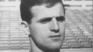 Днес един от най обичаните футболисти на Славия Михаил Мишев се