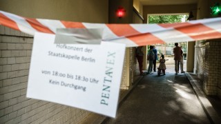 Заразата от коронавирус е внесена от българи и румънци заяви