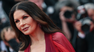 В края на миналата година стана ясно че Катрин Зита Джоунс