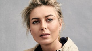 Мария Шарапова облече луксозна рокля на корта