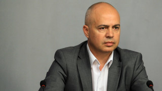 Борисов да звънне на Таяни, ако е загрижен за превозвачите, зове Свиленски
