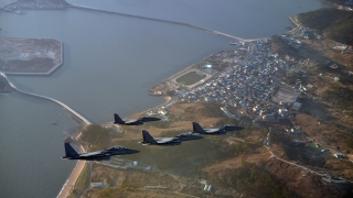 Великобритания се подготвя за война със Северна Корея пише вестник