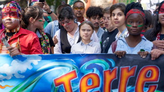 Шведската тийнейджърка Грета Тунберг води огромна демонстрация за климата в
