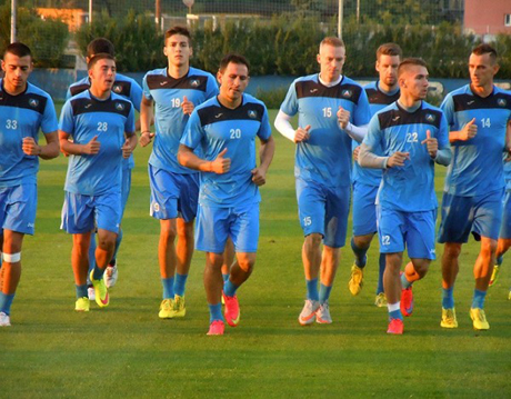 Левски тренира само с 12 футболисти 