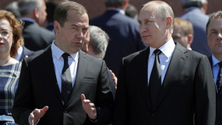 Премиерът на Русия Дмитрий Медведев призовава за налагането на мита