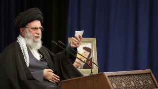 Хаменеи заплаши: Иран може да удари Тръмп, докато играе голф