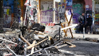 Полицията в Берлин се сблъска с леви жители заради сграда