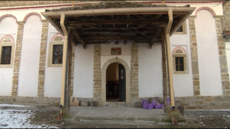 Община Велико Търново продава 200-годишно килийно училище. Школото е в
