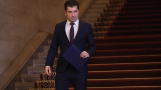Оставката на военния министър Стефан Янев е гласувана от Министерски