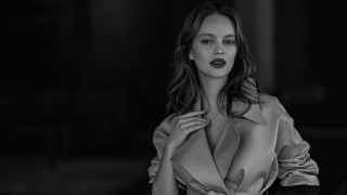 Криста Чернева е модел и актриса също като родителите си