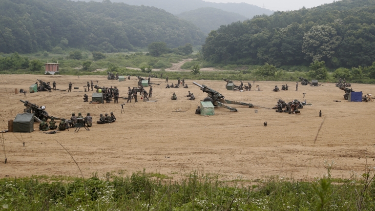 Севернокорейски войник избяга пеша през Демилитаризираната зона в Южна Корея