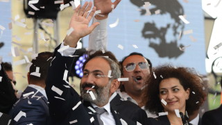 Президентът на Армения Армен Саркисян уволни шефовете на полицията и спецслужбите по молба