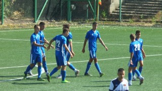 Юношите на Левски громят с 12:0