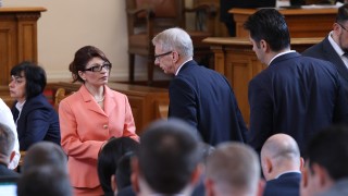 Николай Денков от ПП седна сам срещу ГЕРБ Започна поредният кръг