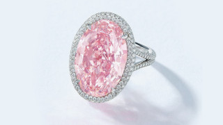 Продадоха рядък розов диамант на търг за 32 милиона долара