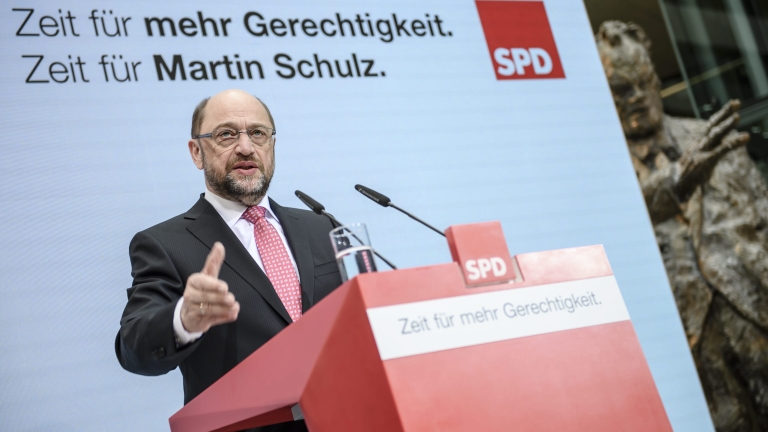 Социалдемократите набират сила, след като Шулц "хвърли ръкавицата" на Меркел