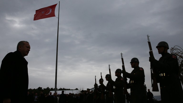 САЩ доставят оръжие на терористи в Сирия, нападна турският президент