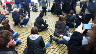 Мобилна група ранобудни поддържа „огъня” на протеста около НС