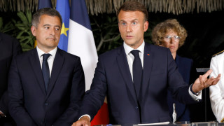 Френският президент Еманюел Макрон след ден на преговори в Нова