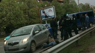 Маскирани полицаи атакуваха автомобил на Цариградско