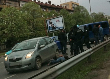 Маскирани полицаи атакуваха автомобил на Цариградско