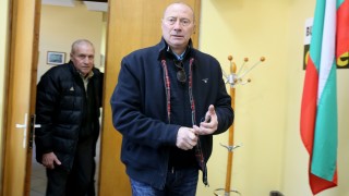 Емил Велев отрече да е наричал настоящия треньор на Левски Петър Хубчев