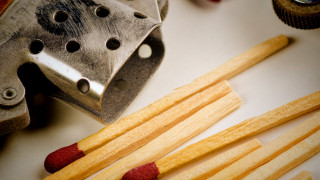 Полицията задържа 36 годишен мъж при опит да запали жилището на