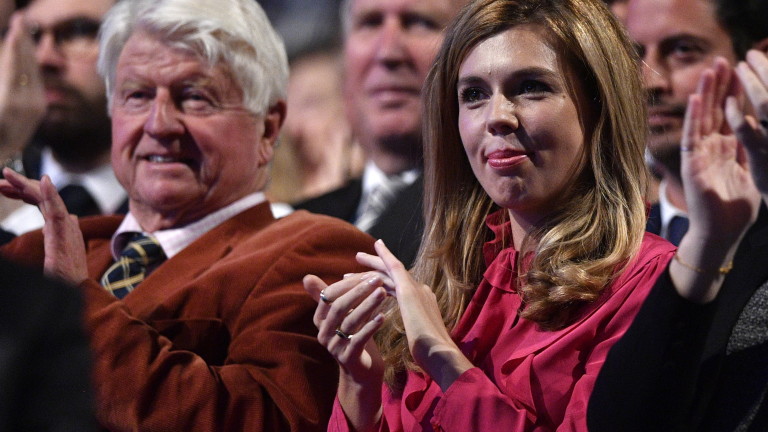 Бащата на Борис Джонсън не се извини за нарушението, защити пътуването си до Гърция