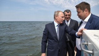 Руският президент Владимир Путин заяви че ще си помисли дали