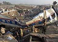 56 станаха жертвите при влаковия инцидент в Пакистан