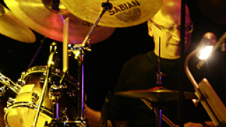 Тръпката от пълна зала и български рок