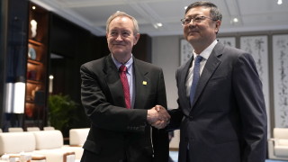 Лидерът на мнозинството в Сената на САЩ Чък Шумър повдига въпроса