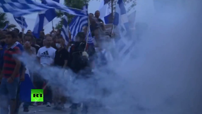 Безредици в гръцкия град Солун, където протестиращи влязоха в сблъсък