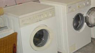 Нередовен шеф затвори перачки в баня