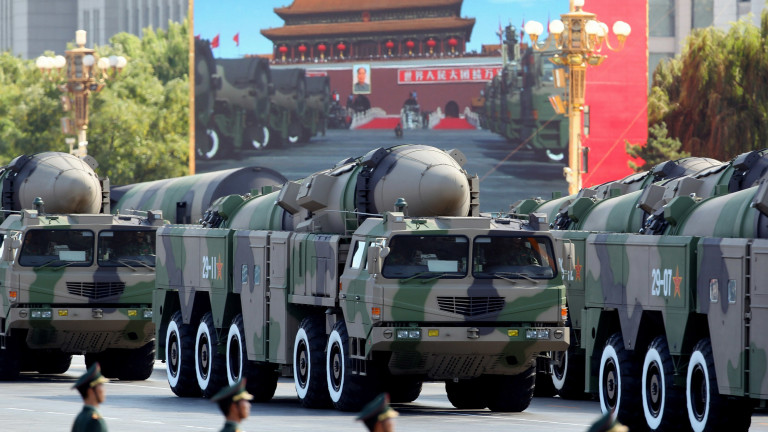Китай предупреди САЩ с изстрелване на балистични ракети до 4000 км 