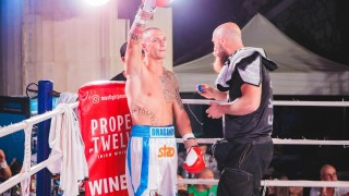 Професионалният боксьор Петър Драганов записа седми успех в седми двубой